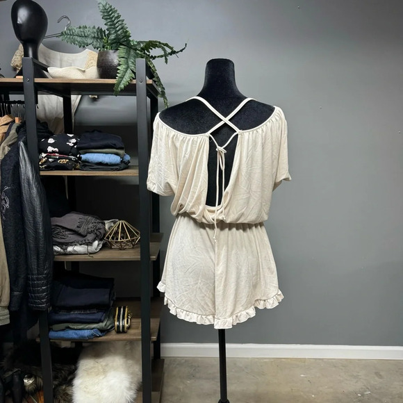 Lazy Sundays cream ruffle pajama romper womens medium soft neutral cut out back - Picture 4 of 8
